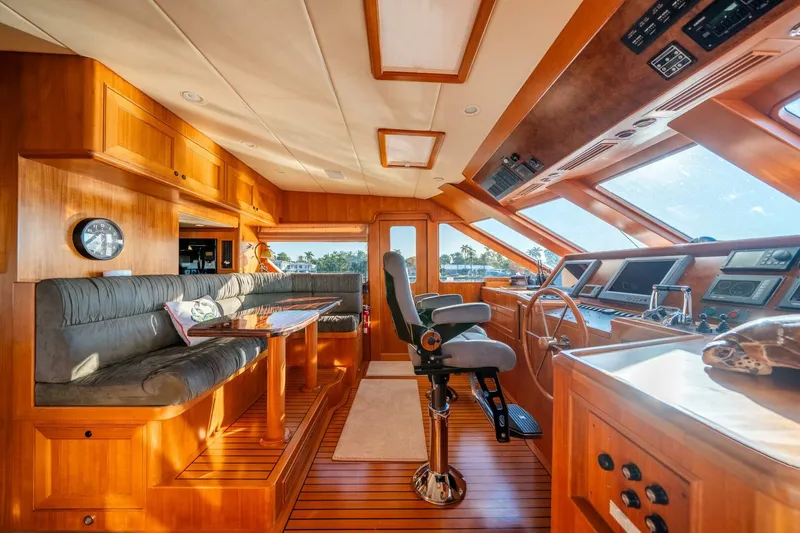 Slide: The Image of Offshore 72 Pilothouse 2006 - 33