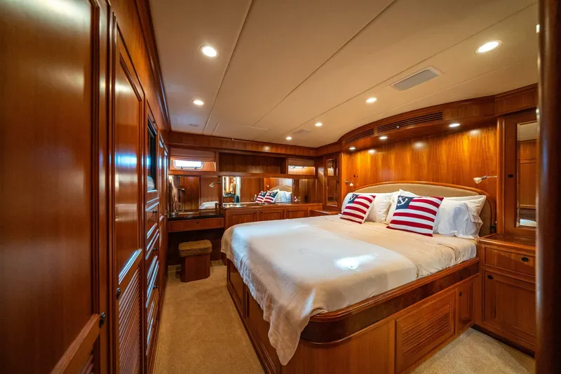 Slide: The Image of Offshore 72 Pilothouse 2006 - 38