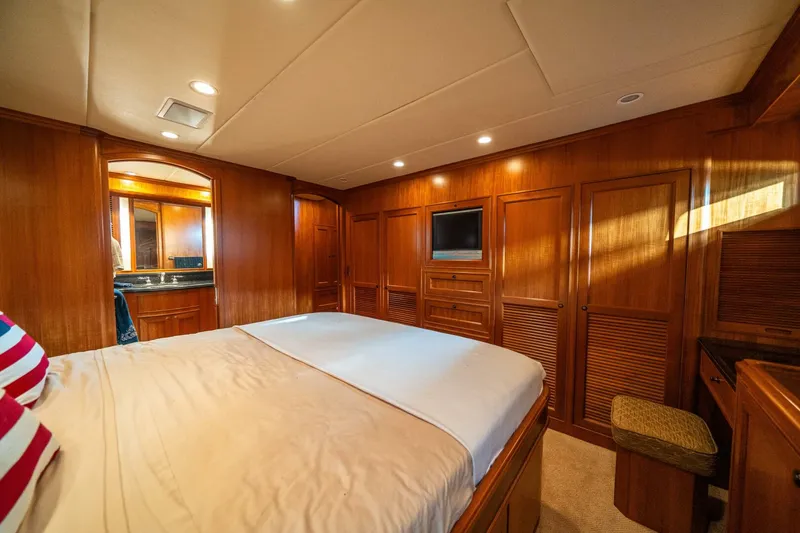 Slide: The Image of Offshore 72 Pilothouse 2006 - 41