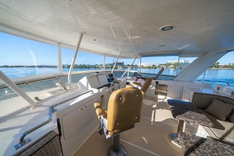 Slide: The Image of Offshore 72 Pilothouse 2006 - 51