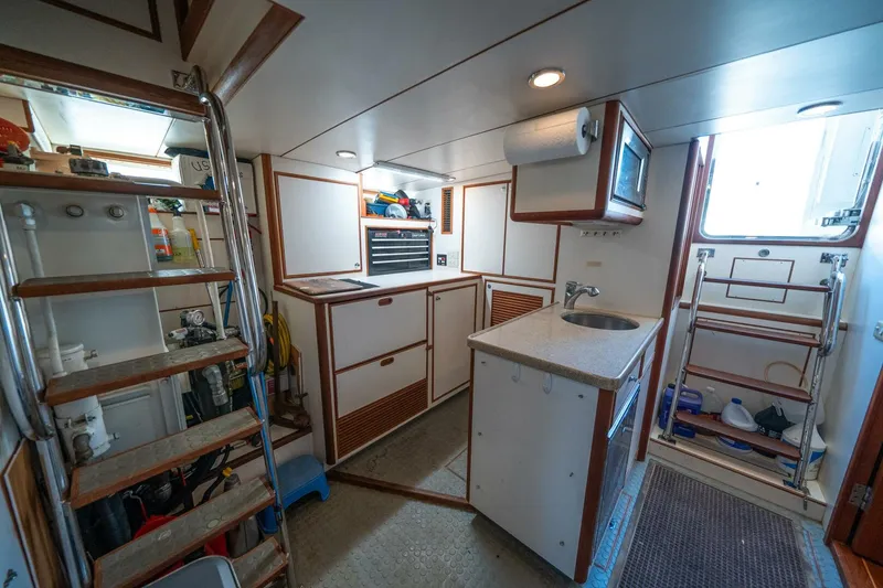 Slide: The Image of Offshore 72 Pilothouse 2006 - 60