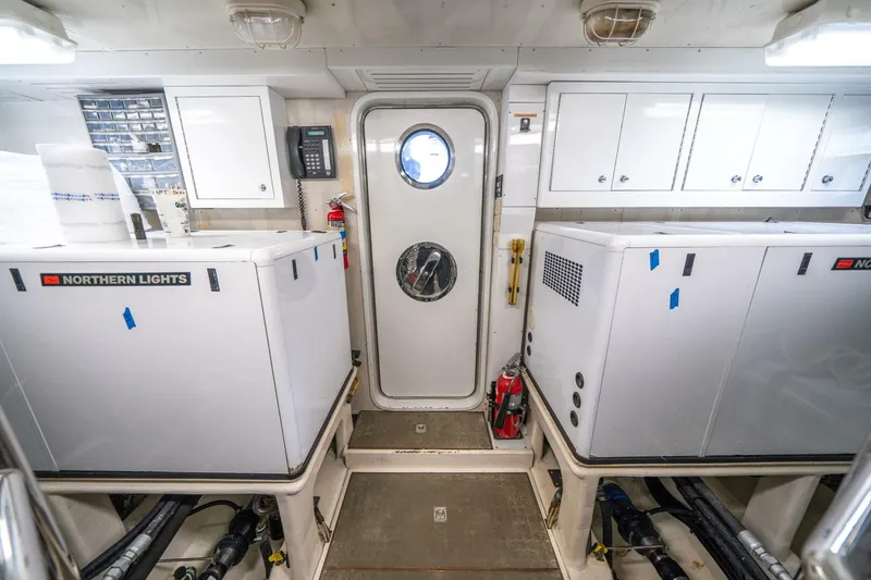 Slide: The Image of Offshore 72 Pilothouse 2006 - 63