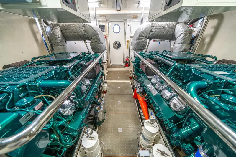 Slide: The Image of Offshore 72 Pilothouse 2006 - 64
