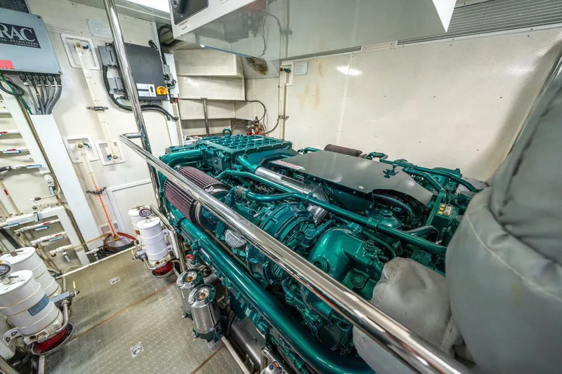 Slide: The Image of Offshore 72 Pilothouse 2006 - 65
