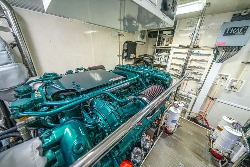Slide: The Image of Offshore 72 Pilothouse 2006 - 66