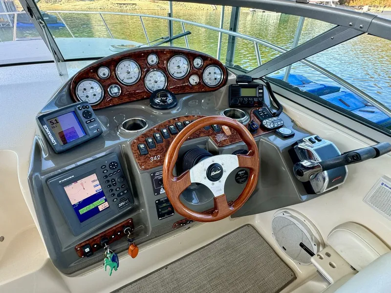 Slide: The Image of Rinker 342 Fiesta Vee 2004 - 23