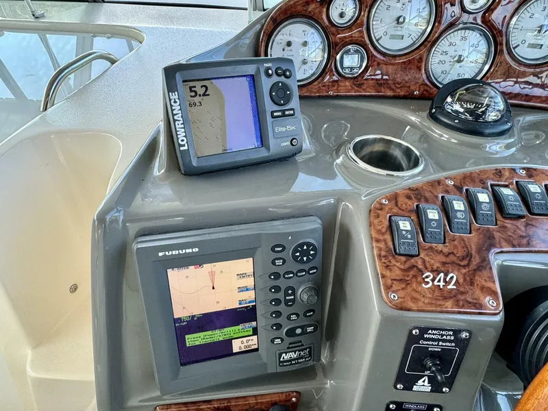 Slide: The Image of Rinker 342 Fiesta Vee 2004 - 29