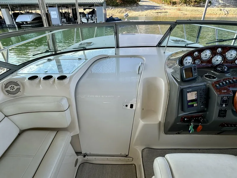 Slide: The Image of Rinker 342 Fiesta Vee 2004 - 31