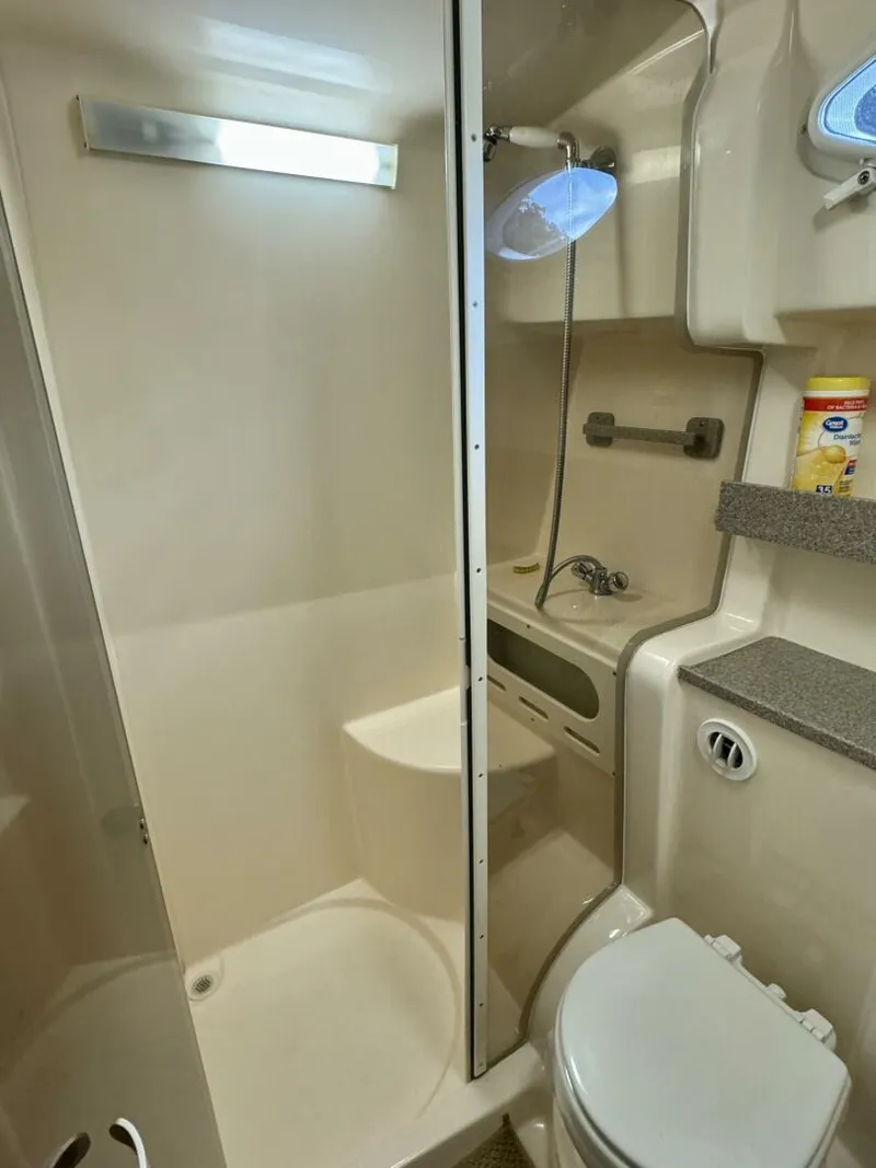 Slide: The Image of Rinker 342 Fiesta Vee 2004 - 70