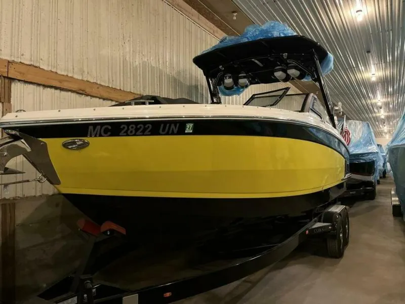 Slide: The Image of Cobalt R8 Surf 2021 - 2