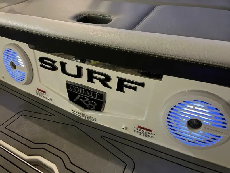 Slide: The Image of Cobalt R8 Surf 2021 - 8