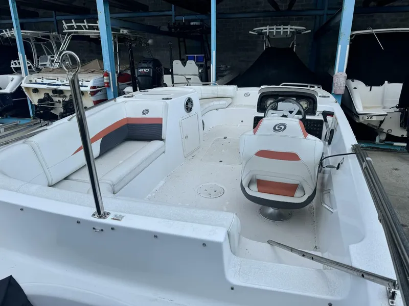 Slide: The Image of Hurricane SunDeck Sport 188-OB 2021 - 4