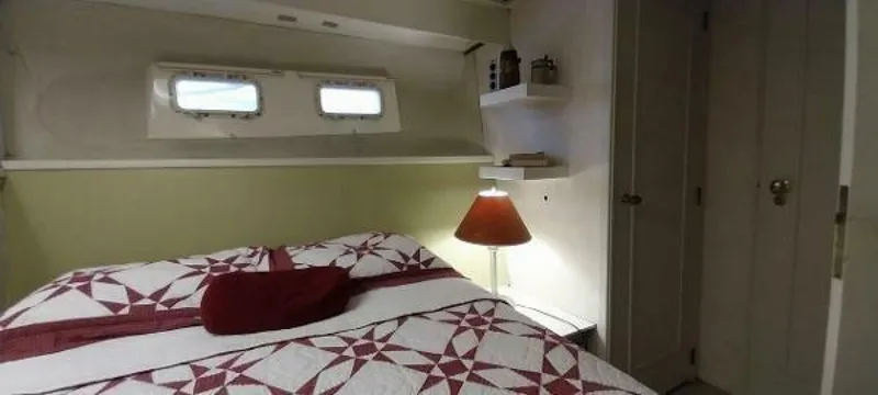 Slide: The Image of Bertram Flybridge MY 1976 - 15