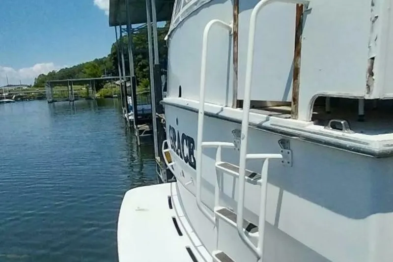 Slide: The Image of Bertram Flybridge MY 1976 - 32