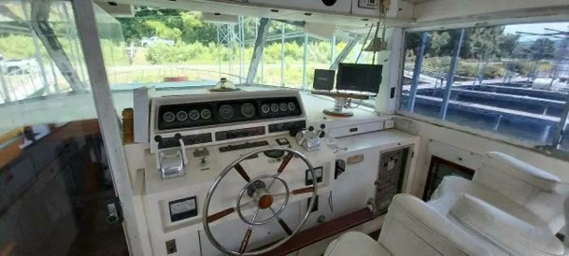 Slide: The Image of Bertram Flybridge MY 1976 - 36