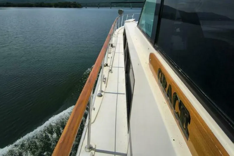 Slide: The Image of Bertram Flybridge MY 1976 - 69