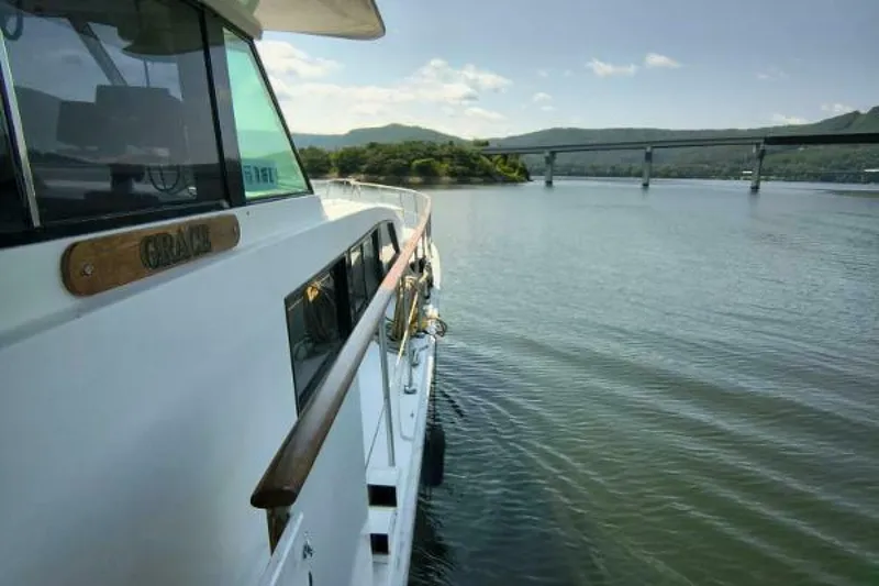 Slide: The Image of Bertram Flybridge MY 1976 - 71