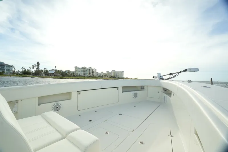 Slide: The Image of SeaVee 390 2013 - 16