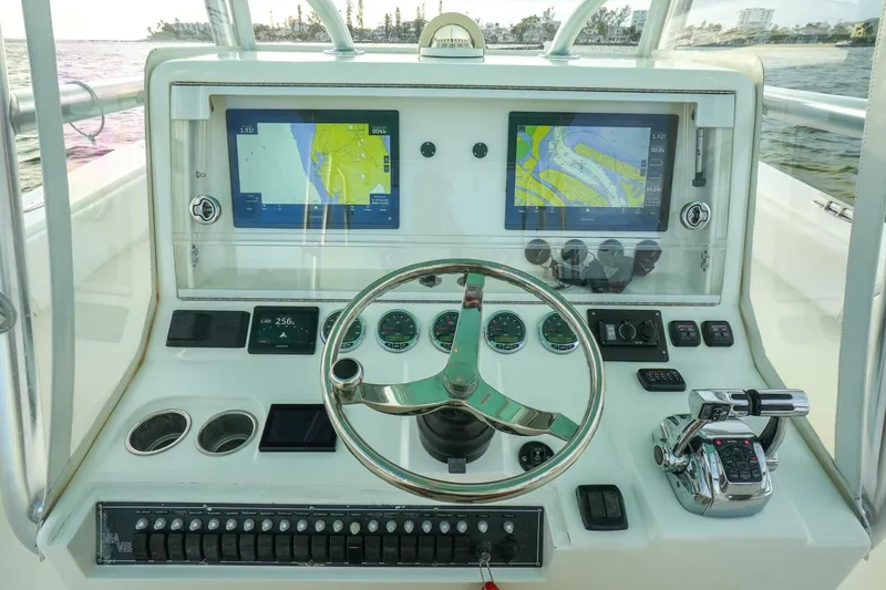 Slide: The Image of SeaVee 390 2013 - 22