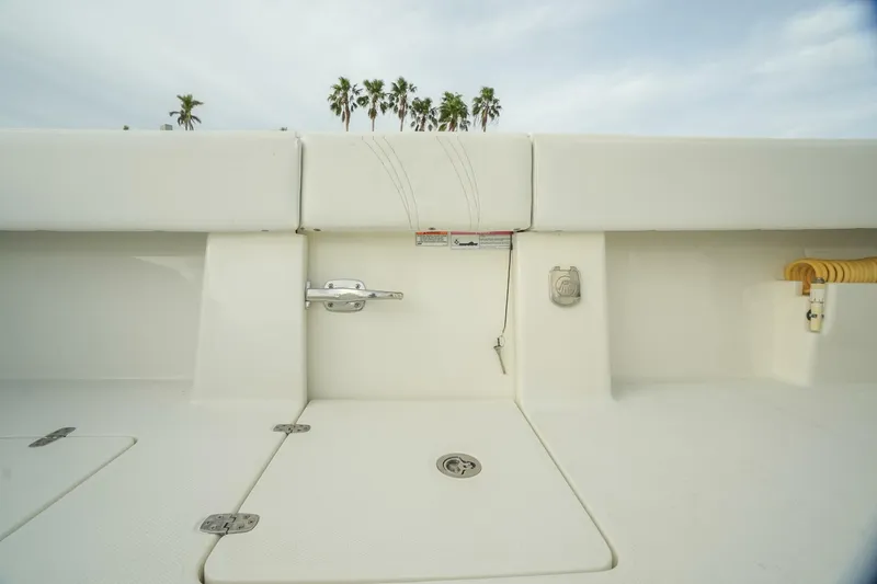 Slide: The Image of SeaVee 390 2013 - 34