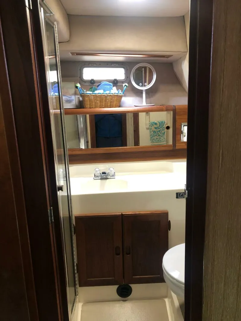 Slide: The Image of Bayliner 4550 Motoryacht 1985 - 41