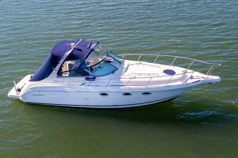 The Image of Monterey 322 Cruiser 2000 - 0