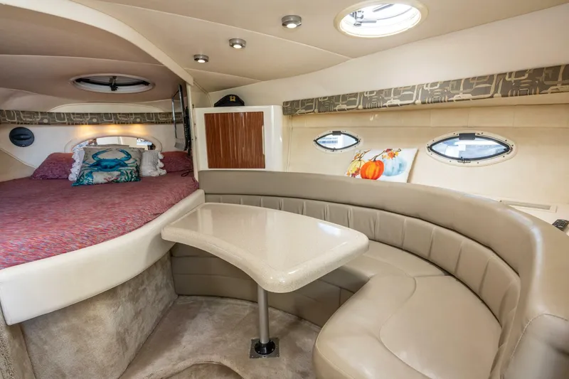 Slide: The Image of Monterey 322 Cruiser 2000 - 10