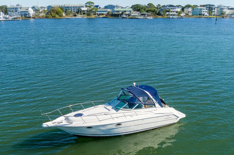 Slide: The Image of Monterey 322 Cruiser 2000 - 2
