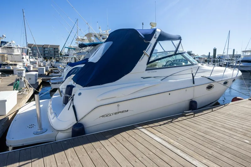 Slide: The Image of Monterey 322 Cruiser 2000 - 20