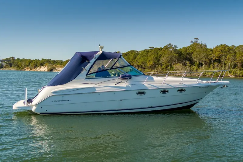 Slide: The Image of Monterey 322 Cruiser 2000 - 3