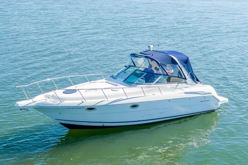 Slide: The Image of Monterey 322 Cruiser 2000 - 4