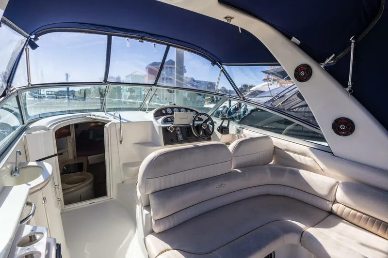 Slide: The Image of Monterey 322 Cruiser 2000 - 5