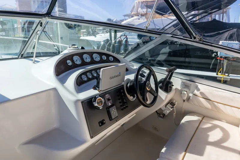 Slide: The Image of Monterey 322 Cruiser 2000 - 6