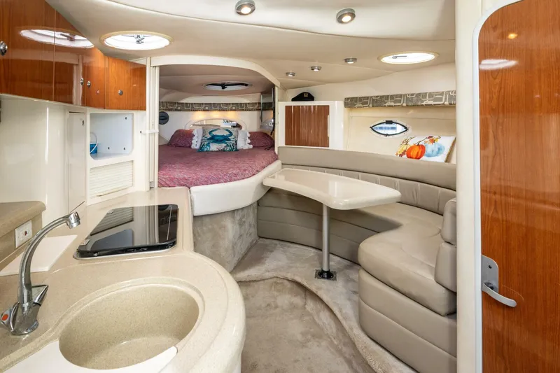 Slide: The Image of Monterey 322 Cruiser 2000 - 7