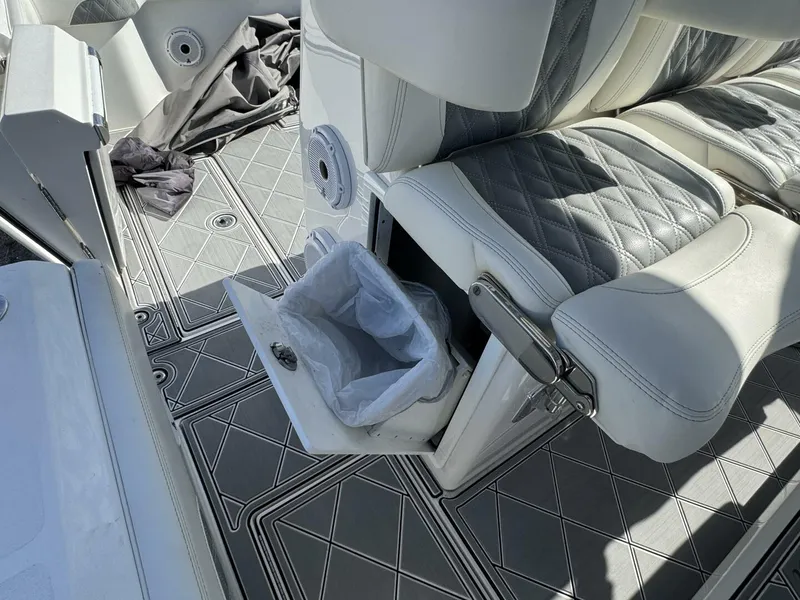 Slide: The Image of Front Runner 36 CC 2023 - 35