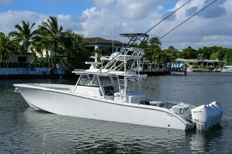 Slide: The Image of Yellowfin 42 2021 - 11