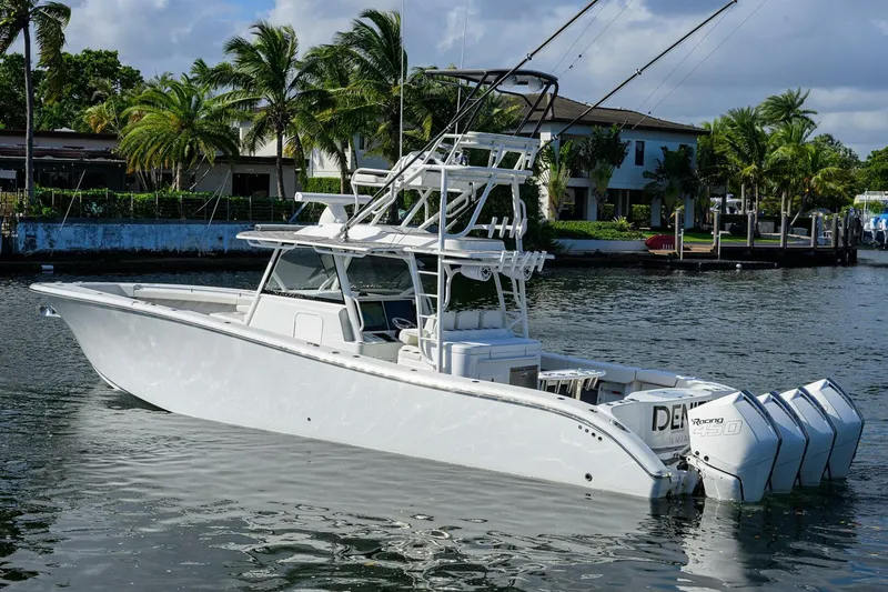 Slide: The Image of Yellowfin 42 2021 - 12