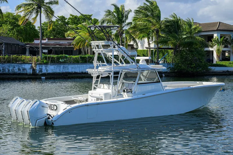 Slide: The Image of Yellowfin 42 2021 - 13