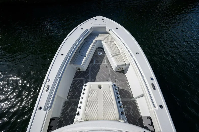 Slide: The Image of Yellowfin 42 2021 - 16