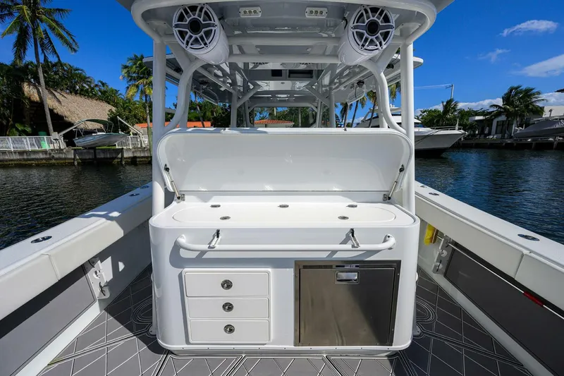 Slide: The Image of Yellowfin 42 2021 - 65
