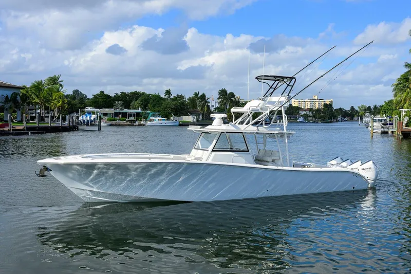 Slide: The Image of Yellowfin 42 2021 - 7