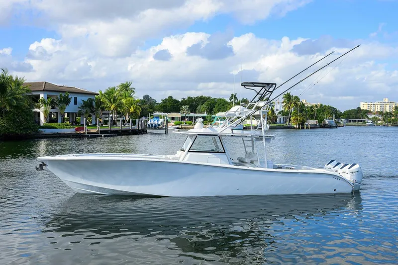 Slide: The Image of Yellowfin 42 2021 - 8