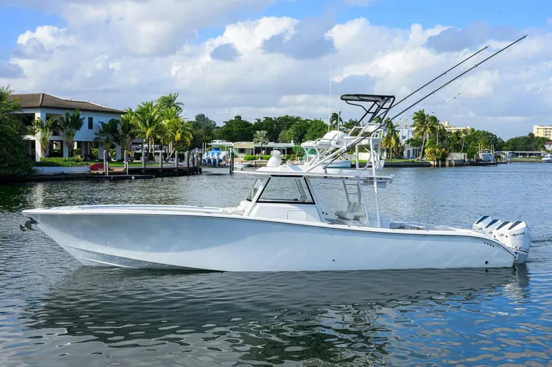 Slide: The Image of Yellowfin 42 2021 - 9