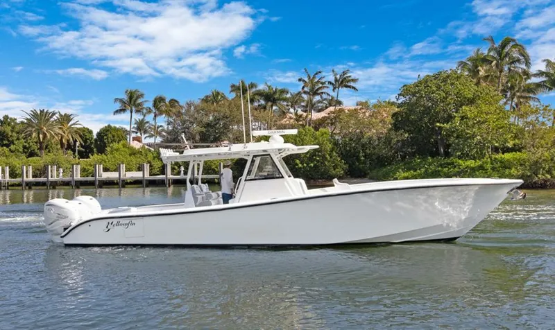 The Image of Yellowfin Center Console 2020 - 0