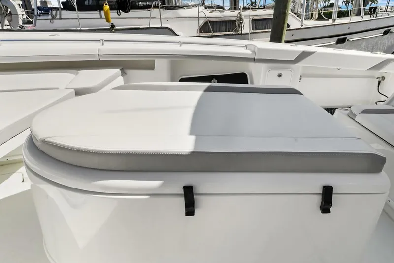 Slide: The Image of Yellowfin Center Console 2020 - 11