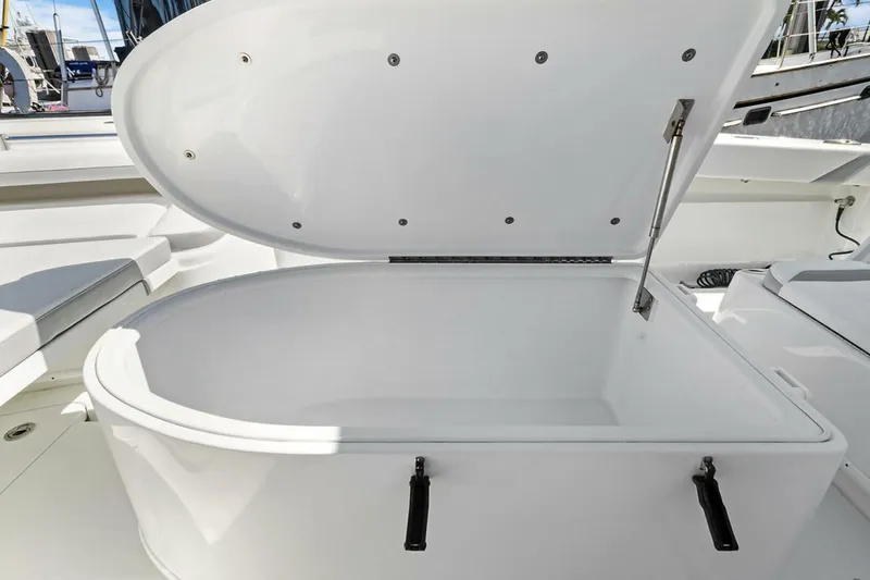 Slide: The Image of Yellowfin Center Console 2020 - 12