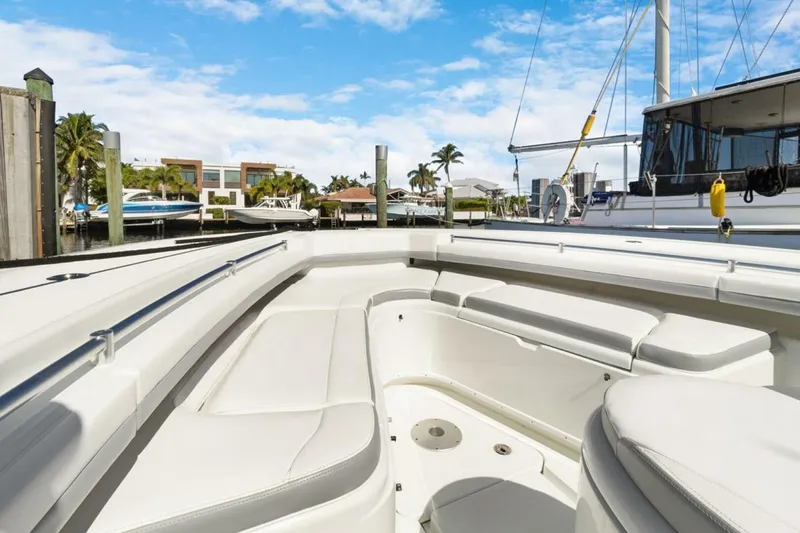 Slide: The Image of Yellowfin Center Console 2020 - 13