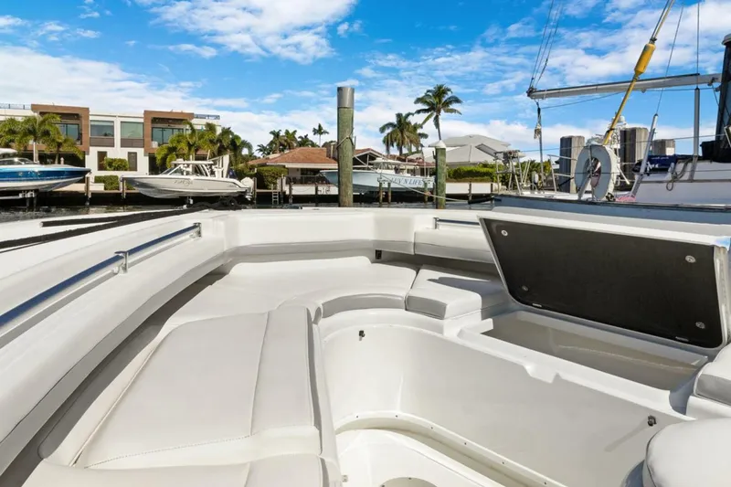 Slide: The Image of Yellowfin Center Console 2020 - 14