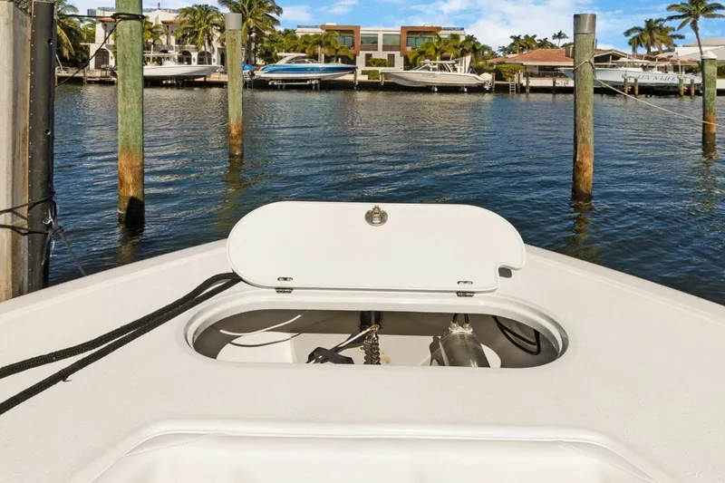 Slide: The Image of Yellowfin Center Console 2020 - 16