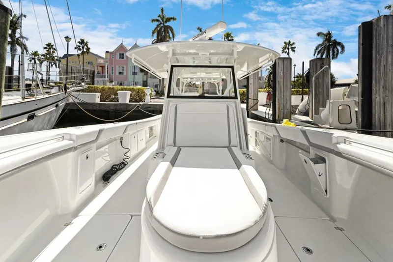 Slide: The Image of Yellowfin Center Console 2020 - 18